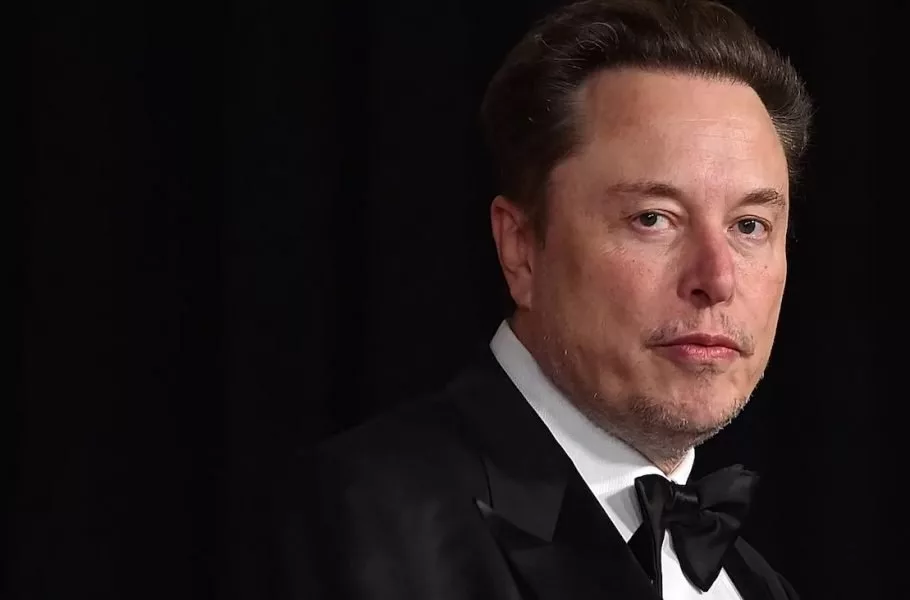 ایلان ماسک میگوید هوش مصنوعی مانند سونامی مشاغل دفتری را حذف خواهد کرد