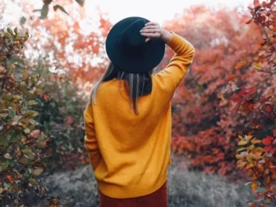 با این پرامپت‌های عکس پاییزی، عکس پروفایل با حال‌وهوای پاییز طراحی کنید