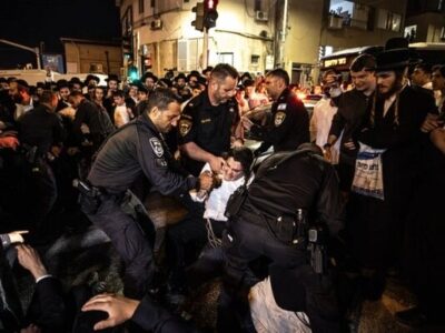 تظاهرات در تل‌آویو؛ پلیس رژیم صهیونیستی «حریدی‌ها» را بازداشت کرد