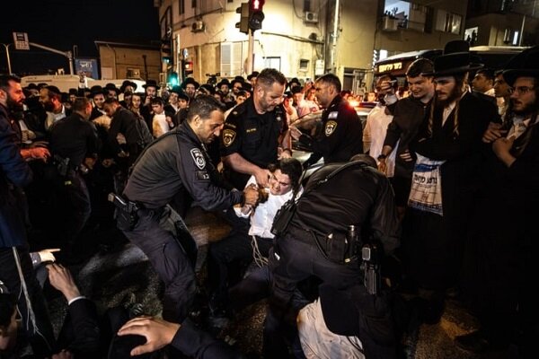 تظاهرات در تل‌آویو؛ پلیس رژیم صهیونیستی «حریدی‌ها» را بازداشت کرد