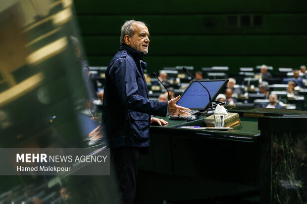 رئیس‌جمهور لایحه بودجه ۱۴۰۵ را تقدیم مجلس کرد