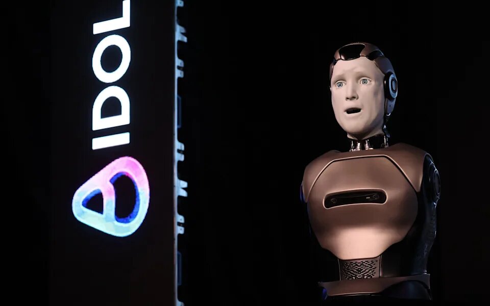 روبات انسان‌نمای روسی در نخستین نمایش از کار افتاد