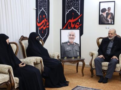 سردار وحیدی با خانواده شهید سلامی دیدار کرد