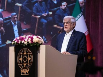 عارف: تورم تصمیم‌گیری‌ها زمینه را برای فساد فراهم می‌کند