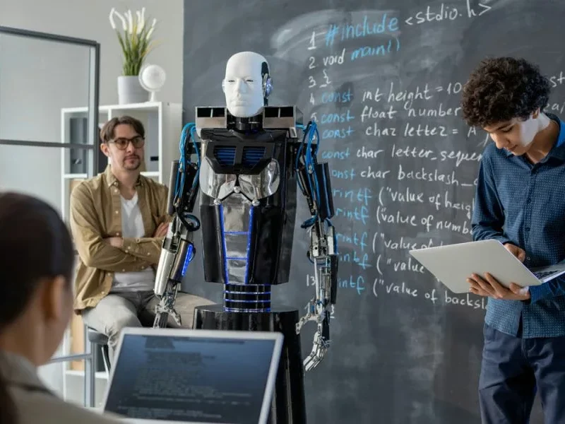 غول‌های فناوری برای آموزش هوش مصنوعی به معلمان میلیون‌ها دلار سرمایه‌گذاری می‌کنند