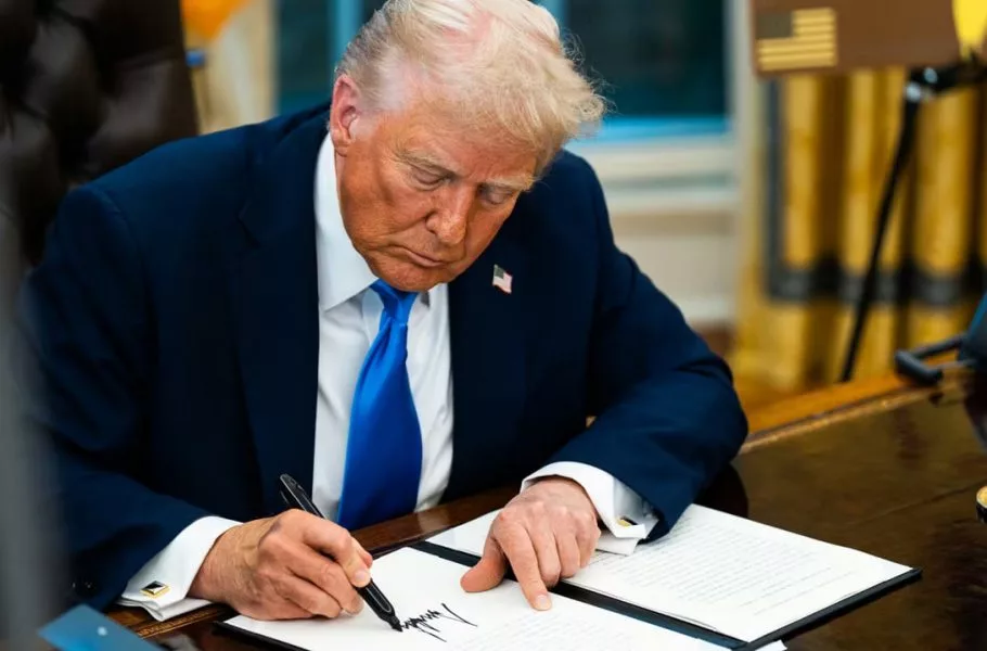 فرمان اجرایی جدید ترامپ مسیر وضع قوانین ایالتی هوش مصنوعی را مسدود می‌کند