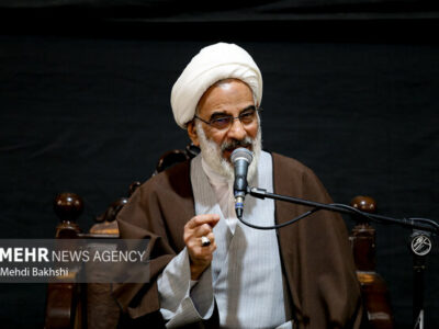 ملت ایران با وجود همه دشواری‌ها پای انقلاب و ولایت ایستاده‌اند