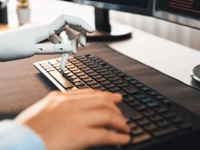 نتایج غیرمنتظره مطالعه جدید: هوش مصنوعی سرعت توسعه‌دهندگان باتجربه را کاهش می‌دهد