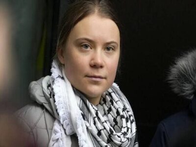 پلاکاردی که باعث بازداشت فعال سوئدی حامی فلسطین در لندن شد