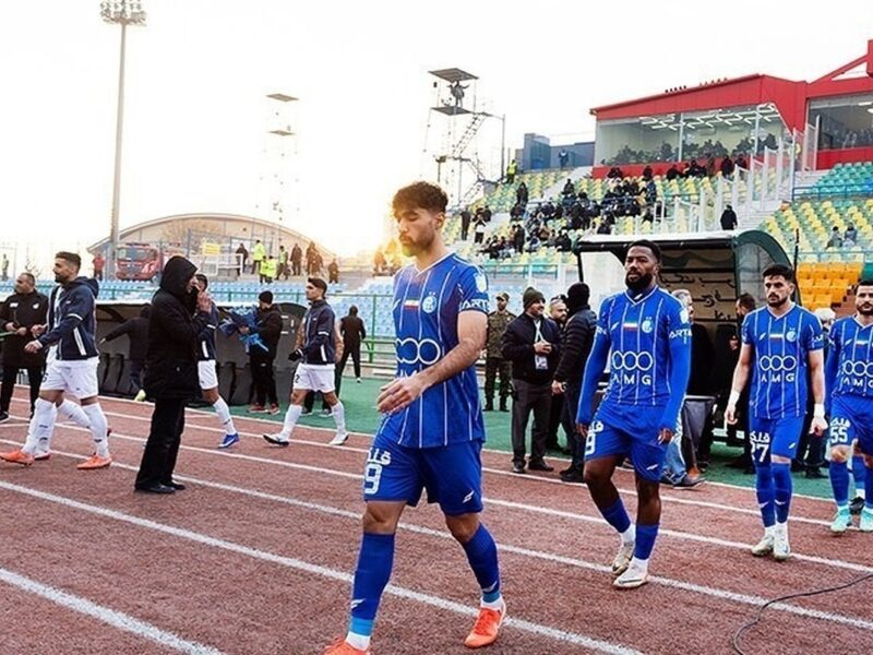 پنجره زمستانی استقلال بسته شد!