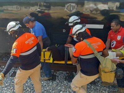 ۱۳ کشته و ۹۸ زخمی در حادثه قطار در مکزیک