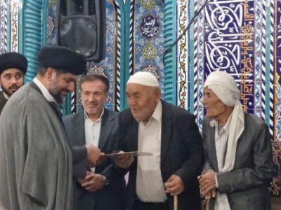 آئین تجلیل از ۲ پدر شهید در گناوه برگزار شد