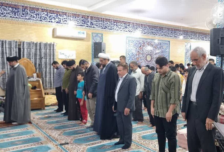 ۲ پدر شهید در گناوه تجلیل شدند