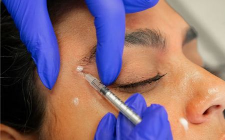 آیا صورت شما هم خسته به نظر می‌رسد؟ راهنمای جامع بازگشت به جوانی بدون جراحی و استراحت