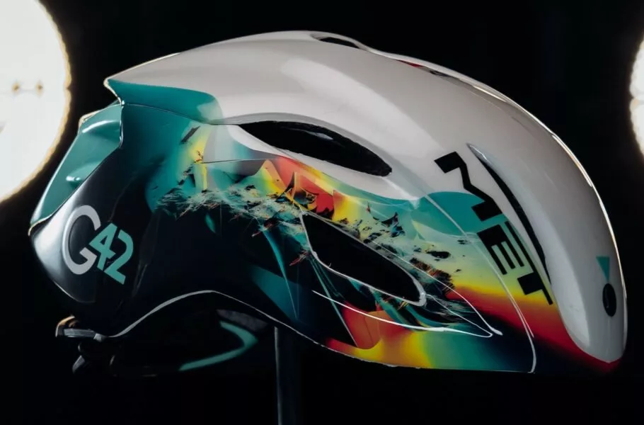 امارات از اولین کلاه دوچرخهسواری طراحیشده با هوش مصنوعی رونمایی کرد