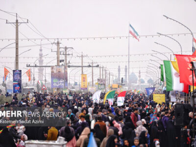 برگزاری همایش پیاده‌روی خانوادگی قمی‌ها به مناسبت دهه مقاومت و بصیرت