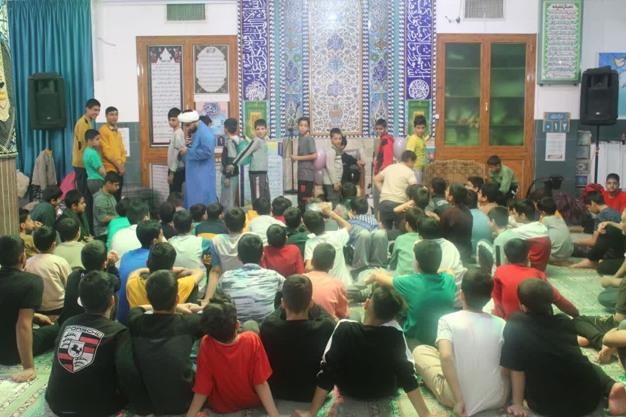 «بچه‌های میهن خدایی» در فضای معنوی مساجد شهرستان اشکذر معتکف شدند