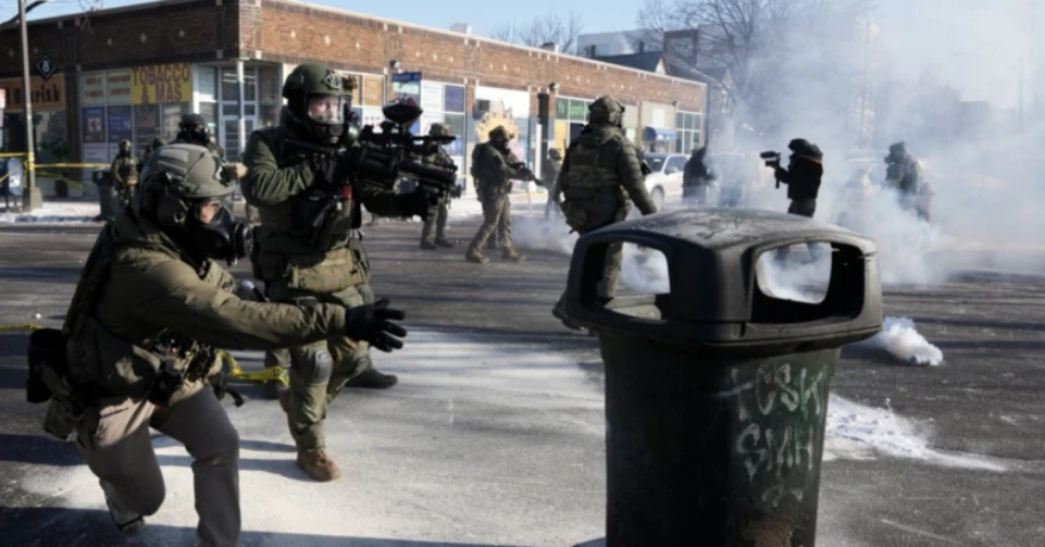 «تام هومن» در خط مقدم؛ آیا اعتراضات مینیاپولیس آمریکا مهار می‌شود؟