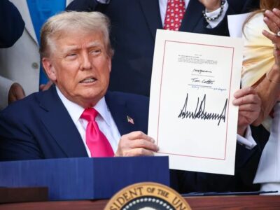 ترامپ فرمان خروج از ۶۶ نهاد بین المللی را امضا کرد