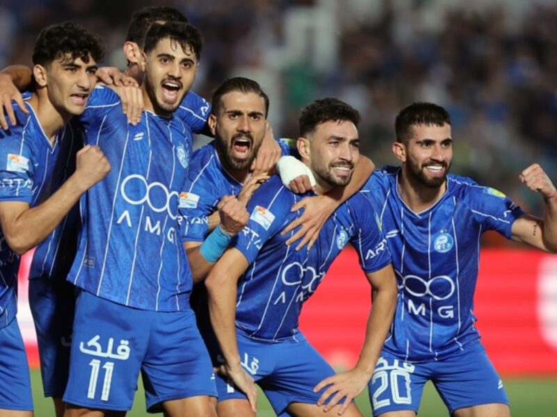 سپاهان باخت، استقلال پاداش گرفت