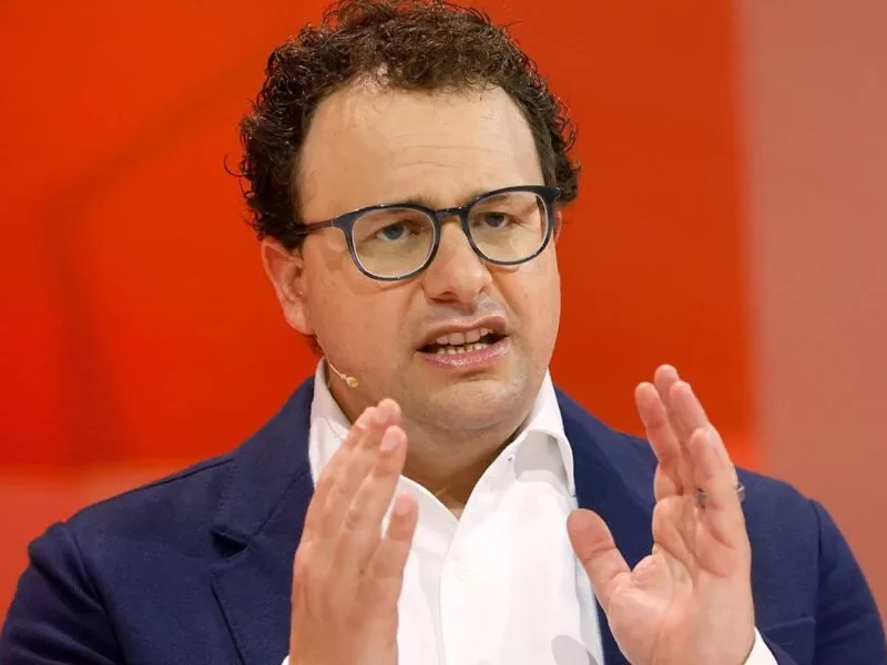 مدیرعامل آنتروپیک: هوش مصنوعی می‌تواند 50 درصد از مشاغل دفتری ابتدایی را از بین ببرد