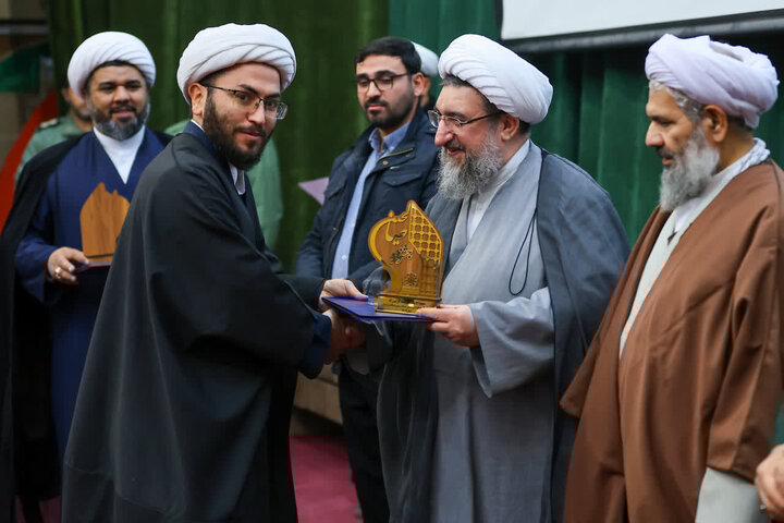 مطهریاصل: تربیت انقلابی، مهمترین مأموریت حلقههای صالحین است