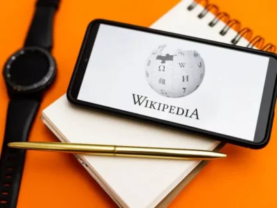 ویکی‌پدیا نمایش خلاصه‌های هوش مصنوعی را پس از نارضایتی شدید ویراستاران متوقف کرد