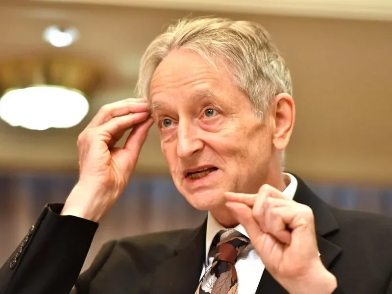 پیشنهاد پدرخوانده هوش مصنوعی درباره آینده مشاغل: بهتر است لوله‌کش شوید!