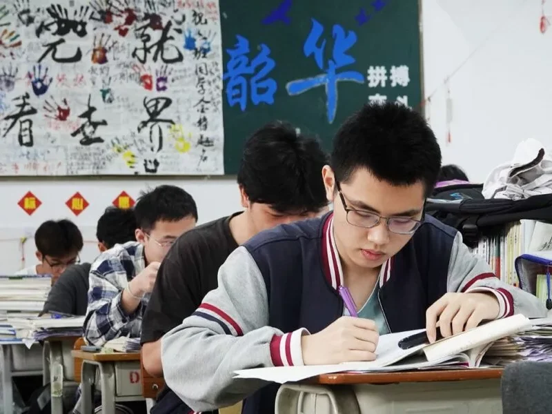 چین طی آزمون ورودی دانشگاه‌ها ابزارهای هوش مصنوعی را غیرفعال کرد