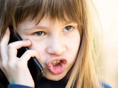 کودکم دائما فحش می‌دهد، چه کنم؟