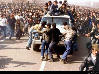 75درصد از اسناد انقلاب پنهان است