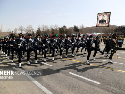 آیین اختتامیه دوره رزم مقدماتی هنرآموزان درجه‌داری ارتش برگزار شد