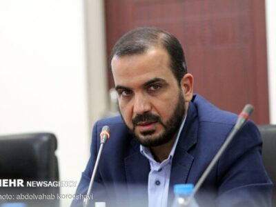 افزایش پلکانی حقوق در سال آینده منتفی نشده است