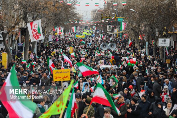 افزایش ۵۳ درصدی حضور مردم  در راهپیمایی ۲۲ بهمن نسبت به سال گذشته