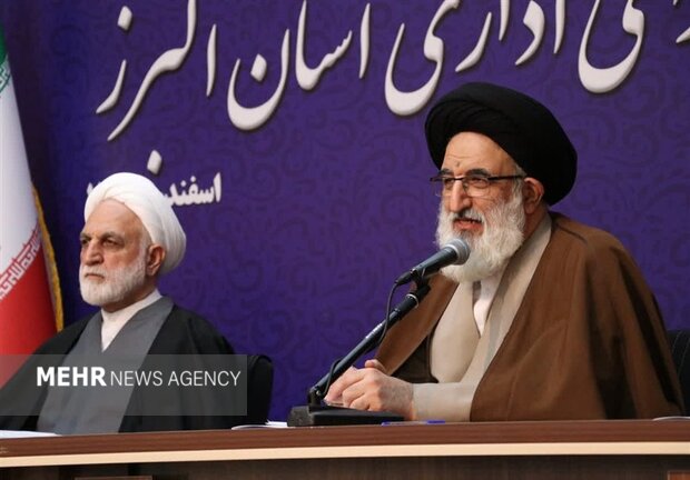 امام جمعه کرج: باید امید اجتماعی را افزایش داد