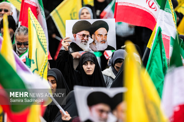 انقلاب ایران؛ عبور از مرزهای وابستگی و حرکت به سمت افق های روشن