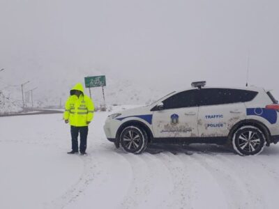 بارش برف برخی محورهای مواصلاتی استان زنجان را مسدود کرد