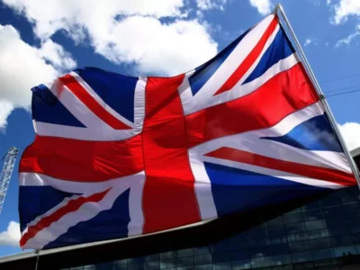 بریتانیا چت‌بات‌های هوش مصنوعی را مشمول قوانین ایمنی آنلاین می‌کند