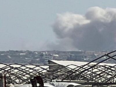 تداوم ویرانگری در غزه؛ ستونی از دود از شرق خان یونس به هوا برخاسته است