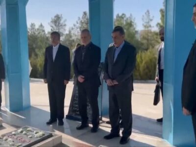 تصاویری از ادای احترام رئیس‌جمهور به مقام شهدا