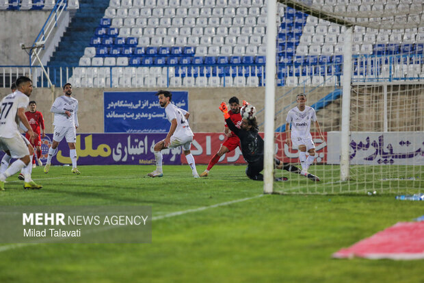 تک گل تراکتور مقابل گل‌ گهر در نیمه اول