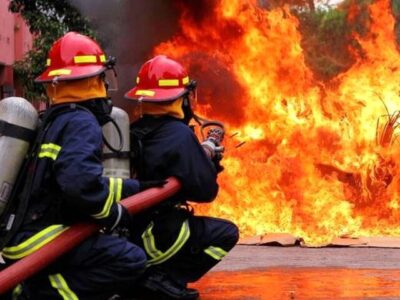 حریق یک باب فروشگاه لوازم یدکی خودرو با یک مصدوم در بندرعباس