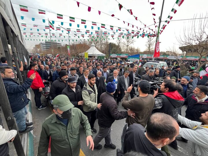 حضور رئیس جمهور در راهپیمایی باشکوه ۲۲ بهمن