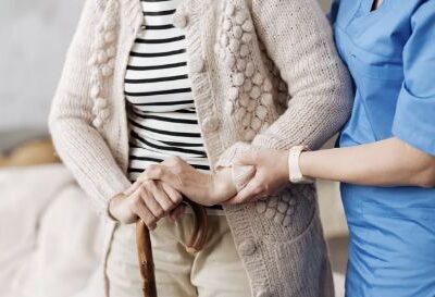 خدمات پرستاری و پزشکی در شرایط جنگی در منزل با آنی آزما