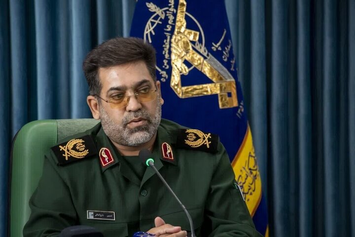 دشمن با تحریم و نفوذ به دنبال تضعیف ارکان انقلاب است