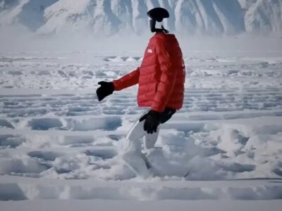روبات انسان‌نما ۱۳۰ هزار قدم در یخبندان پیاده‌روی کرد
