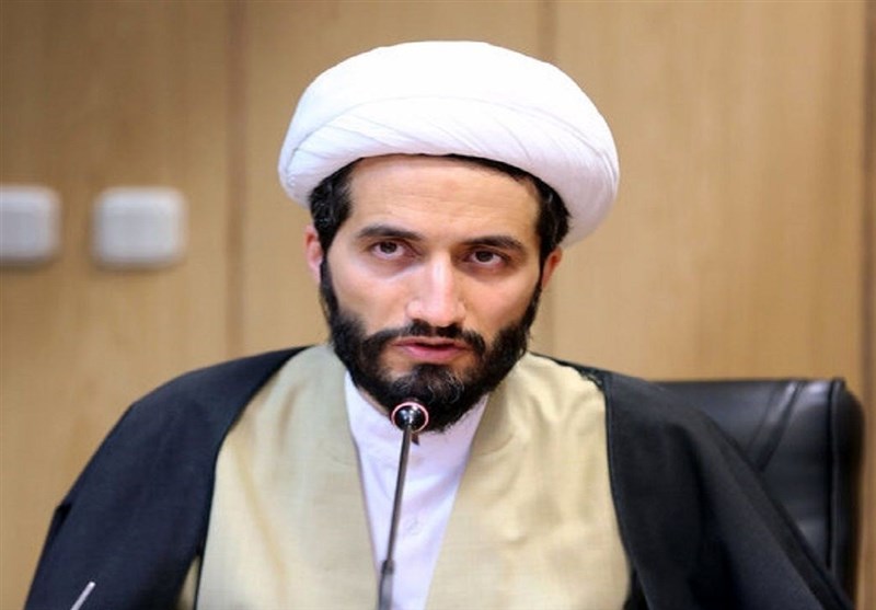 رونمایی از نشان افتخار نویسندگان رشد در جشنواره کتاب رشد