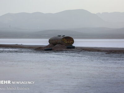 ریزگرد دریاچه نمک اصفهان را تهدید می‌کند؛ توقف پروژه شهرک شیمیایی