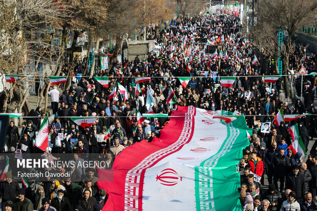 سازمان بسیج مستضعفین از مردم برای شرکت در راهپیمایی ۲۲ بهمن دعوت کرد