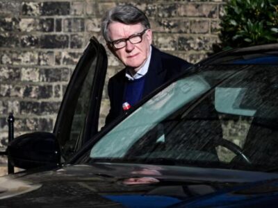 سفیر پیشین انگلیس در آمریکا بازداشت شد